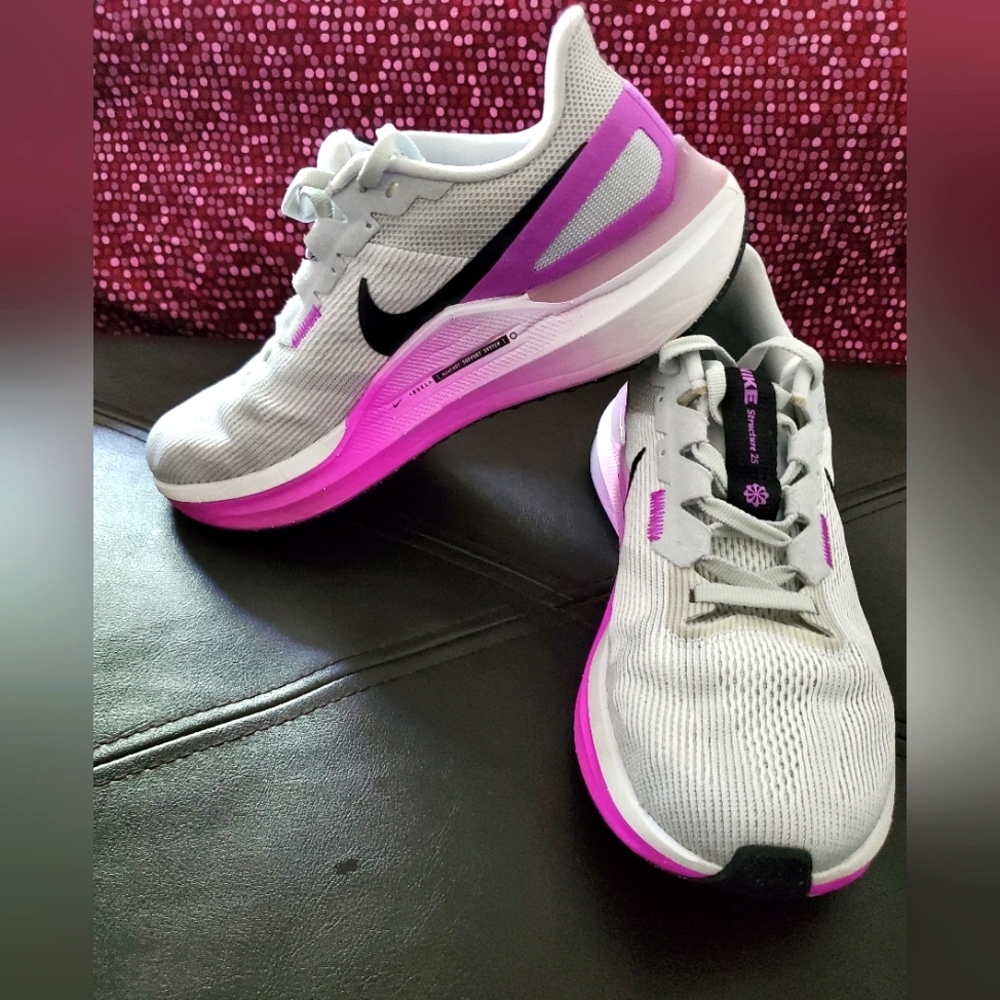 Nike Women's Running Shoes - White and Pink